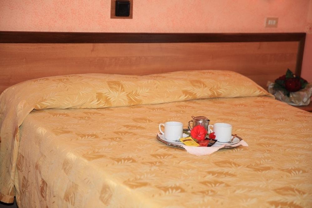 Hotel Ludovici ฟีอุจจี ภายนอก รูปภาพ