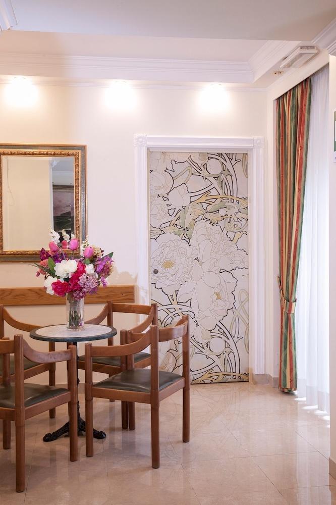 Hotel Ludovici ฟีอุจจี ภายนอก รูปภาพ
