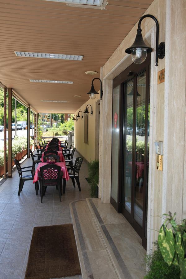 Hotel Ludovici ฟีอุจจี ภายนอก รูปภาพ