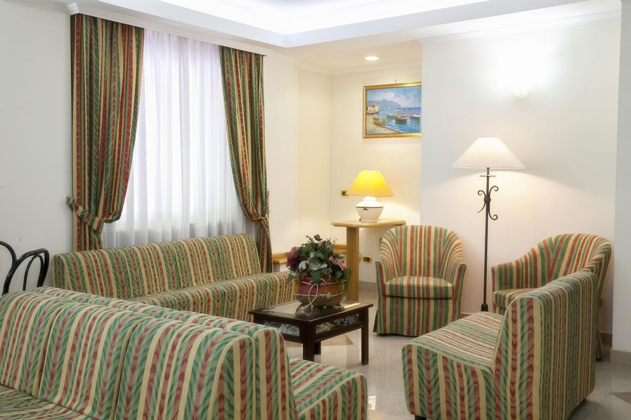 Hotel Ludovici ฟีอุจจี ภายนอก รูปภาพ