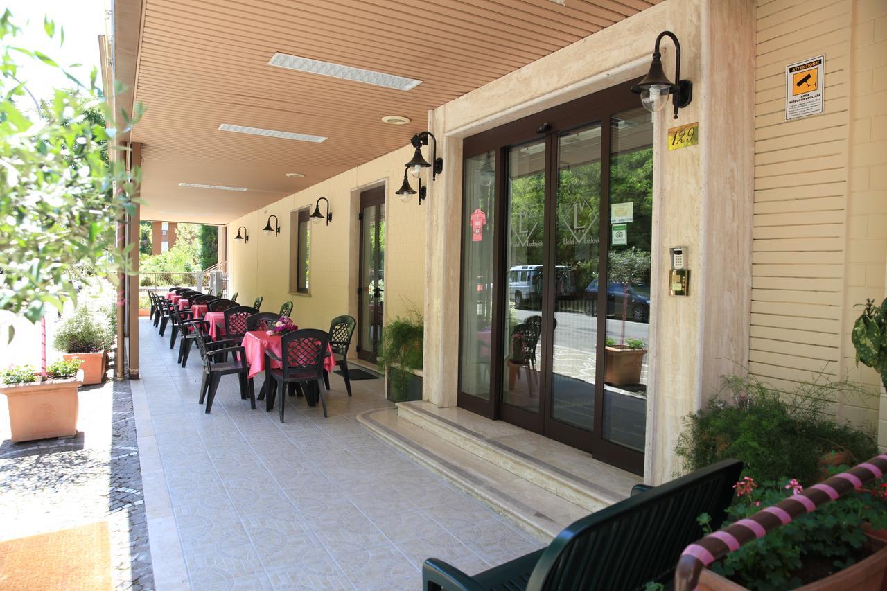 Hotel Ludovici ฟีอุจจี ภายนอก รูปภาพ