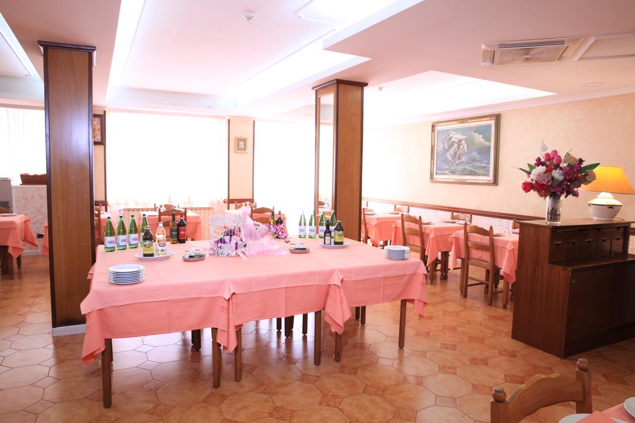Hotel Ludovici ฟีอุจจี ภายนอก รูปภาพ