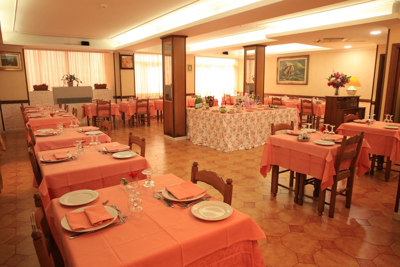 Hotel Ludovici ฟีอุจจี ภายนอก รูปภาพ